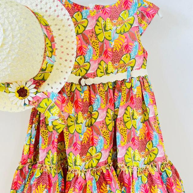 çiçekli ve şapkalı elbise